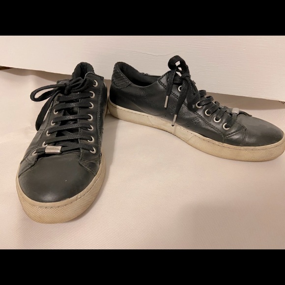 Black sneakers - Picture 1 of 2